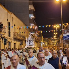 processione notturna per il trasferimento del simulacro della Madonna dei Miracoli