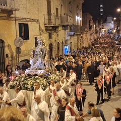 processione notturna per il trasferimento del simulacro della Madonna dei Miracoli