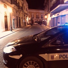 Un'Andria deserta e malinconica ascolta il discorso di Giuseppe Conte