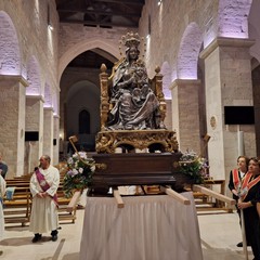 processione notturna per il trasferimento del simulacro della Madonna dei Miracoli