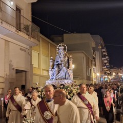 processione notturna per il trasferimento del simulacro della Madonna dei Miracoli