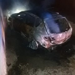 Auto data alle fiamme nei pressi di via vecchia Canosa