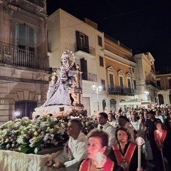 processione notturna per il trasferimento del simulacro della Madonna dei Miracoli