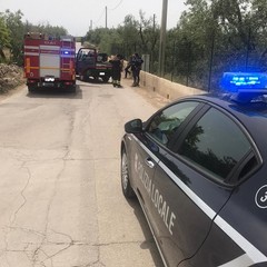 auto andata completamente distrutta: intervento della Polizia Locale e VV.F.