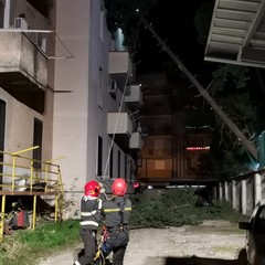 Vigili del Fuoco in azione in via Gabelli