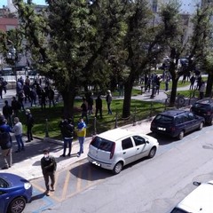 manifestazione degli ambulanti sotto Palazzo di Città ad Andria