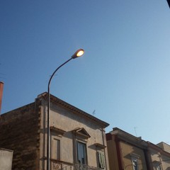 luci stradali sempre accese, giorno e notte, in via Santa Maria dei Miracoli