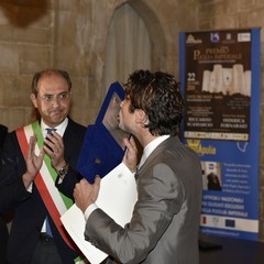 Il Premio "Puglia Imperiale - Stupor Mundi" all'attore Riccardo Scamarcio e la musicista Federica Fornabaio