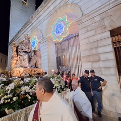 processione notturna per il trasferimento del simulacro della Madonna dei Miracoli