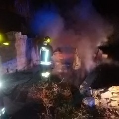 Auto data alle fiamme nei pressi di via vecchia Canosa