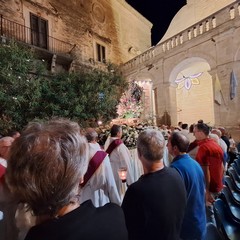 processione notturna per il trasferimento del simulacro della Madonna dei Miracoli