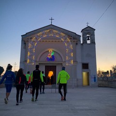 Il tradizionale fuoco ha accolto all'alba i fedeli per la festa di Santa Lucia