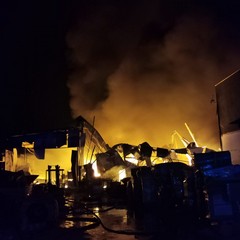 l'inferno di fuoco del capannone di via Barletta