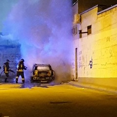 Incendio di una autovettura in via Ospedaletto