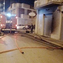 Domato l'incendio all'interno di un garage in via Montesanto