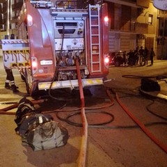 Domato l'incendio all'interno di un garage in via Montesanto