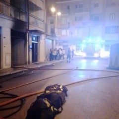 Domato l'incendio all'interno di un garage in via Montesanto