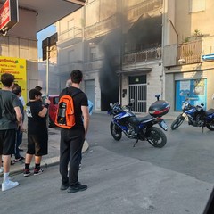 Domato l'incendio all'interno di un garage in via Montesanto