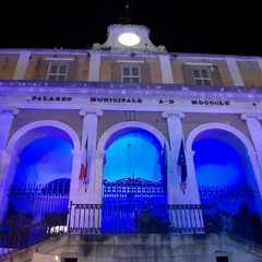 Illuminazione natalizia per Palazzo di Città e piazza Municipio