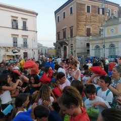 La battaglia dei cuscini saluta la città Bambina ad Andria