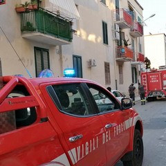 Piovono calcinacci da due balconi di via Bruno Buozzi