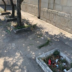 Degrado e sporcizia per piazza San Pio X