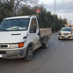 Incidente stradale con feriti su via Trani