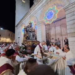 processione notturna per il trasferimento del simulacro della Madonna dei Miracoli