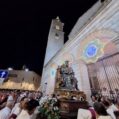 processione notturna per il trasferimento del simulacro della Madonna dei Miracoli