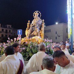 il simulacro della Madonna dei Miracoli al suo Santuario
