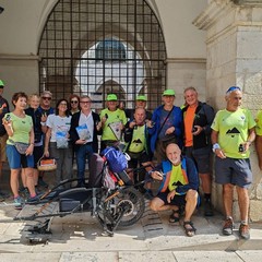 Pellegrini lungo la Via Francigena del Sud