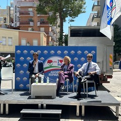 da dx Mario Mazza, Sabino Napolitano, Adriana Poli Bortone e Stefano Caldoro