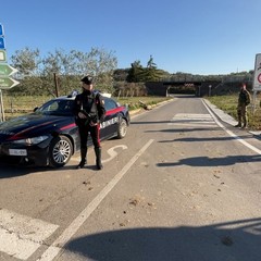 Rubano auto a Barletta, arrestati due andriesi dopo inseguimento