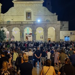 processione notturna per il trasferimento del simulacro della Madonna dei Miracoli