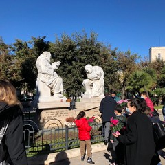 Piantumazione di ciclamini al monumento a Padre Pio