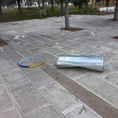 degrado ed abbandono nella villa comunale
