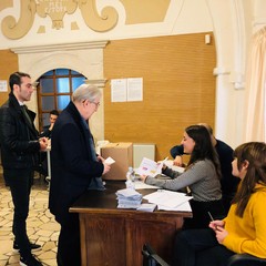 alcuni momenti delle votazioni per le primarie del Pd