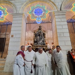 processione notturna per il trasferimento del simulacro della Madonna dei Miracoli