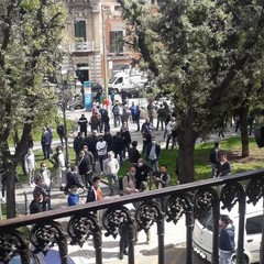 manifestazione degli ambulanti sotto Palazzo di Città ad Andria