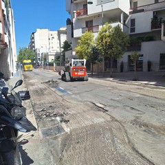rifatto l'asfalto di via Duca di Genova