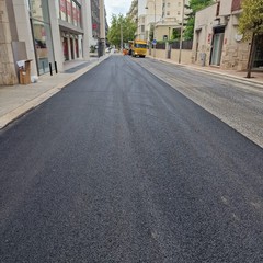 rifatto l'asfalto di via Duca di Genova