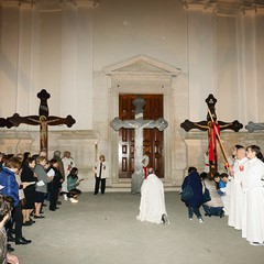 Venerdì Santo ‘senza popolo’ e a ‘porte chiuse’