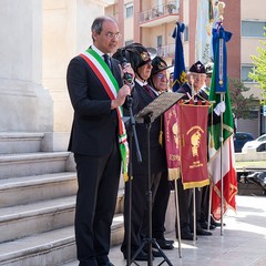 Il 25 aprile 2018 si ricorda il 73° anniversario della Liberazione dell’Italia dall’occupazione nazifascista ed è una festività civile. La celebrazione per ricordare questa data, venne istituita su proposta del presidente del Consiglio Alcide De Gasperi,  con una legge ordinaria nel maggio 1949, fu stabilito che il 25 aprile (già festeggiato a partire dal 1946), quale anniversario della Liberazione, rientrasse tra i giorni considerati di festa nazionale. Per garantire che la memoria di quegli eventi non andasse dispersa in seguito al decesso di chi aveva combattuto in prima linea contro il naz