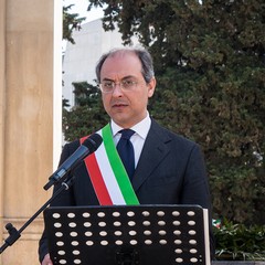 Il 25 aprile 2018 si ricorda il 73° anniversario della Liberazione dell’Italia dall’occupazione nazifascista ed è una festività civile. La celebrazione per ricordare questa data, venne istituita su proposta del presidente del Consiglio Alcide De Gasperi,  con una legge ordinaria nel maggio 1949, fu stabilito che il 25 aprile (già festeggiato a partire dal 1946), quale anniversario della Liberazione, rientrasse tra i giorni considerati di festa nazionale. Per garantire che la memoria di quegli eventi non andasse dispersa in seguito al decesso di chi aveva combattuto in prima linea contro il naz