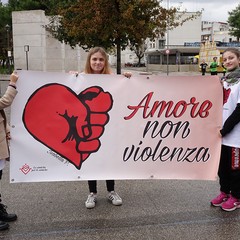 Andria si è tinta di Rosa per dire tutti insieme «No alla violenza sulle donne»