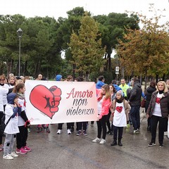 Andria si è tinta di Rosa per dire tutti insieme «No alla violenza sulle donne»