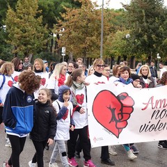 Andria si è tinta di Rosa per dire tutti insieme «No alla violenza sulle donne»