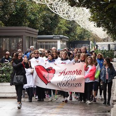 Andria si è tinta di Rosa per dire tutti insieme «No alla violenza sulle donne»