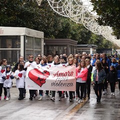 Andria si è tinta di Rosa per dire tutti insieme «No alla violenza sulle donne»