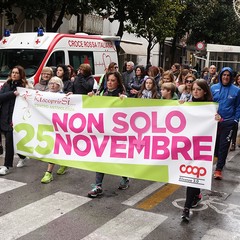 Andria si è tinta di Rosa per dire tutti insieme «No alla violenza sulle donne»